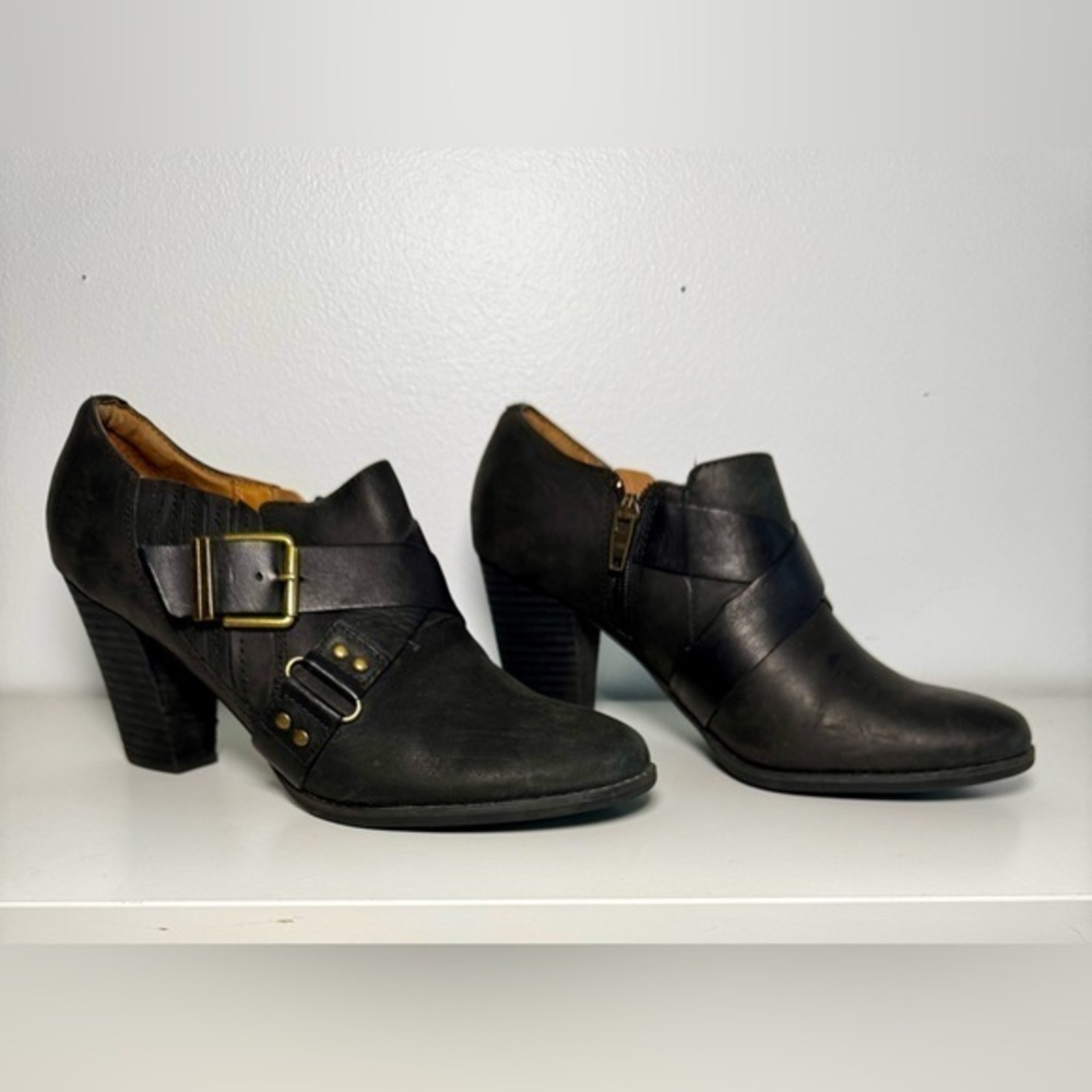 Clark’s Indigo Ankle Booties Black with Brass Buckle Detail Size 9.5